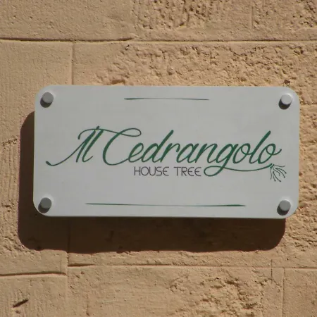 Il Cedrangolo House Tree *