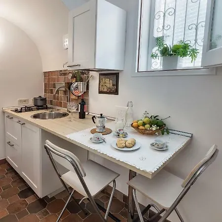 Il Cedrangolo House Tree *