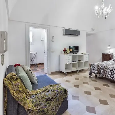 Апартаменты Il Cedrangolo House Tree